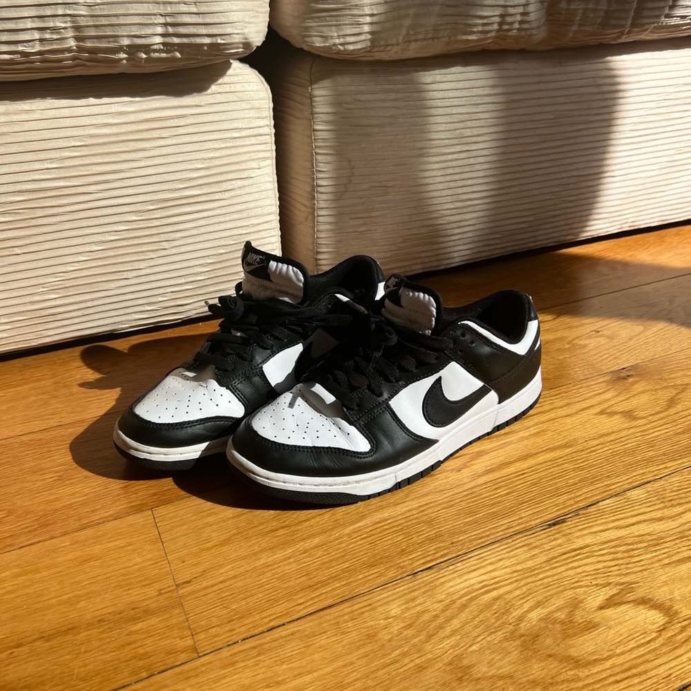 Nike low top Black and White Sneakers